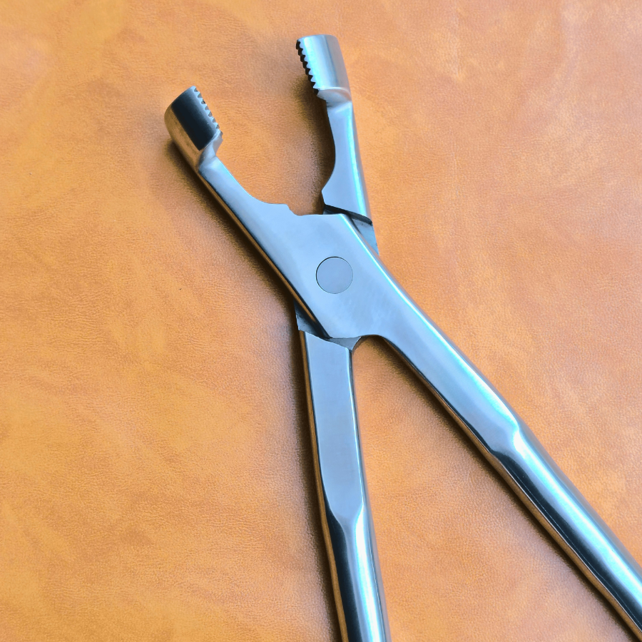 Molar Serrated Jaw Pony Forceps 15"
